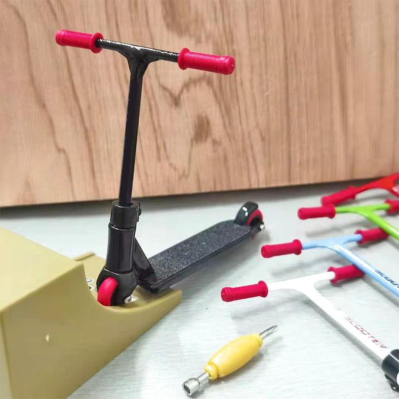 Finger Scooter Set Mini Finger Toys Grip and Tricks Finger