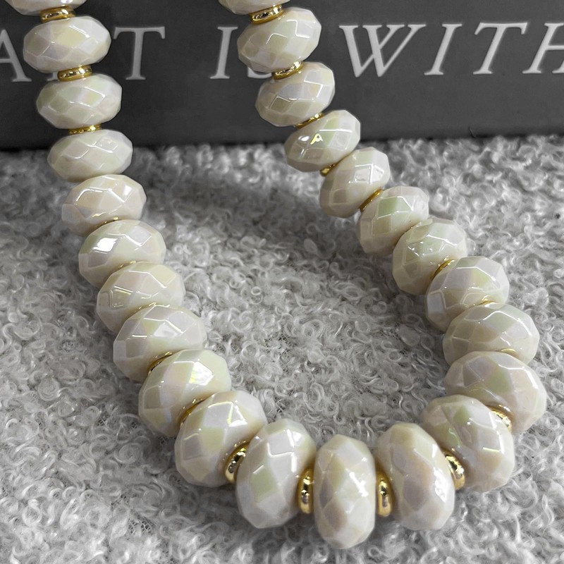 Aoyom Chunky Acrylic Beaded Choker Necklaces for Women Cream