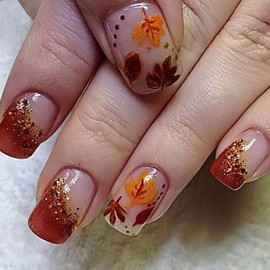 24Pcs Fall Maple Leaf Press on Nails Short French Tip Fake Nails with Glue Autumn Thanksgiving Glitter Acrylic Nails Design for Women DIY Thanksgiving Maple Leaves Nail Decoration