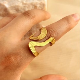 Chunky Rings for Women Non Tarnish Asymmetrical Wavy Curve Ring Trendy Adjustable Stainless Steel Thumb Ring Gold Silve Statement Rings Dainty Simple Knuckle Band Birthday Jewelry (Gold)