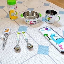 (KitchenU) Baby Toddler Cutlery Dinosaur Training Chopsticks Spoon and Fork Cutlery Case Set Daycare Kindergarten Left Hand Right Hand Practice / (키친유)아기 유아 수저 공룡 교정용젓가락 스푼포크 수저집 세트 어린이집 유치원 왼손 오른손 연습