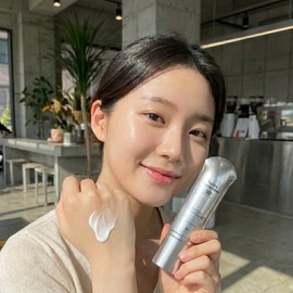 Kim Go-eun Sun Cream Organic Tea Tone Up SPF50+ PA++++ 30ml / 김고은 선크림 유기자차 톤업 SPF50+ PA++++ 30ml