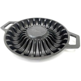 Bayou Classic 7423 Pre-Seasoned Cast Iron Shrimp Pan for Cooking and Serving Holds 24 Jumbo Shrimp