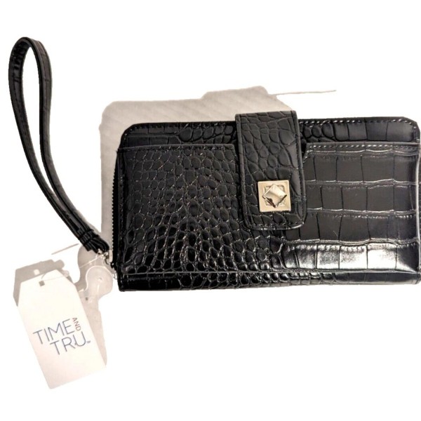 Time and Tru black leather wallet with three compartments new