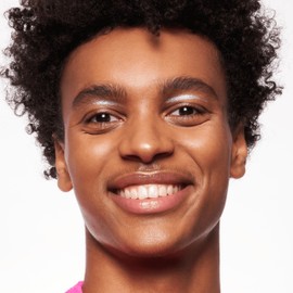 essence | Magic Filter Glow Booster | Complexion Perfector for a Radiant, Soft Focus Effect | Vegan & Cruelty Free