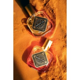 The scent of Kimun black tea with a harmonious blend of orchid and fruity scents / 난향과 과일향이 조화로운 기문홍차의 향기