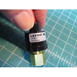 LEFOO 1 – LEFOO LF08-1 Pressure Switch 250VAC/6A, 2444, NC, on 435psi, off 580psi. NEW