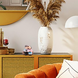 PRETYZOOM Miniature Loving Elderly Couple Figurine Resin Grandparents Figure Old Age Life Statue for Home Wedding Anniversary Valentines Day Decor