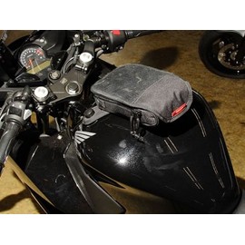 DEGNER NB-142 Replaceable Suction Cup Tank Bag 3.5 gal (1.4 L) for Motorcycles, Black