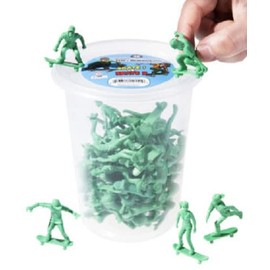 1 Set(s) Skateboarders - A Bucket of Army Man-Style Skateboarder Figurines.