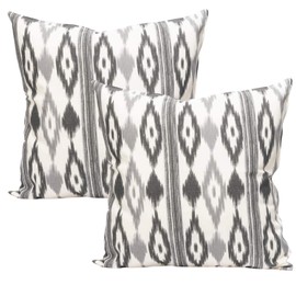 TRESMESTRES Ikat Style Cushion Cover - Decorative Cushion - Cushion Covers for Sofa Cushions / Couch Cushions - Decoration for Living Room - Set of 2, Cover without Filling