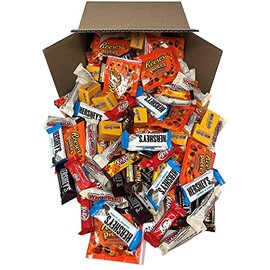 BULK CHOCOLATE CANDY BAR MIX - 5 LB of Individually Wrapped Milk Chocolate Bars, Includes Kit Kat, Reese's Peanut Butter Cups, Milk Duds, Reese's Pieces