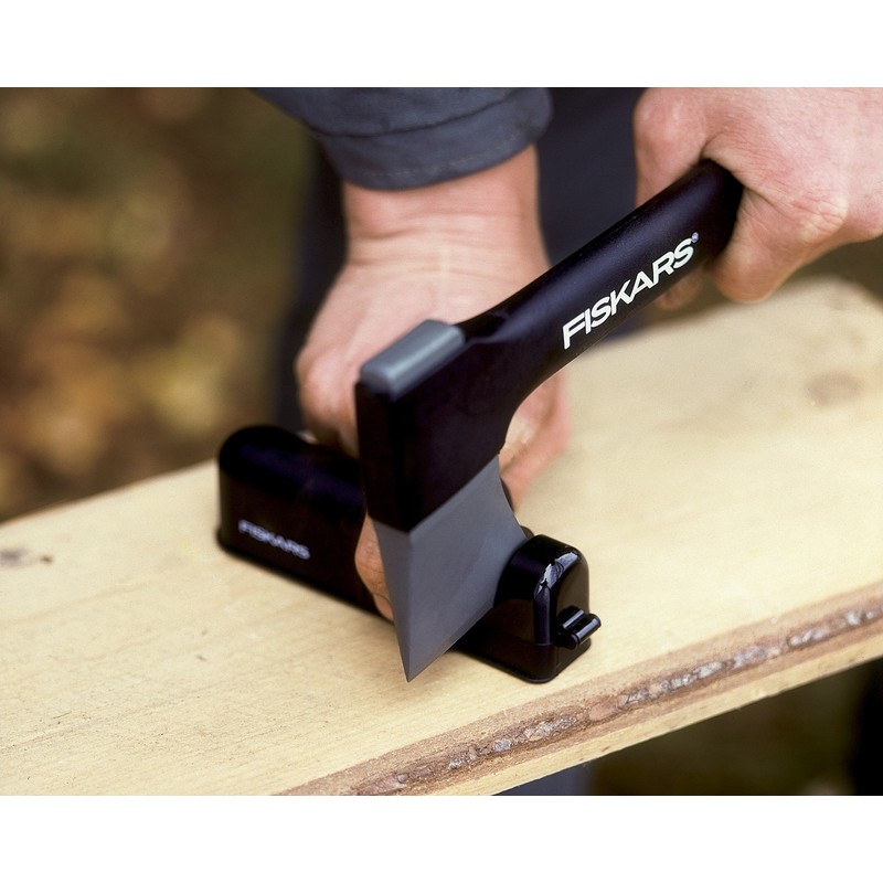 Fiskars 04570000900 Axe and Knife Sharpener, Black, 78616984J, 1