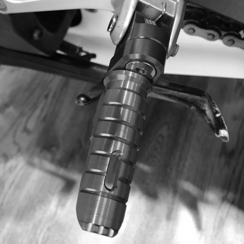 Motorcycle Front Footrests Aluminium Alloy Anti Slip Replacement for MV