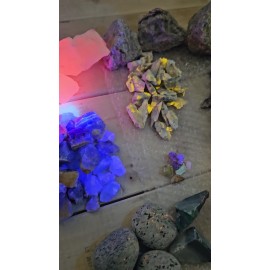 Epic Fluorescent Mineral Kit - Super Bright Colors Fluorescent Minerals