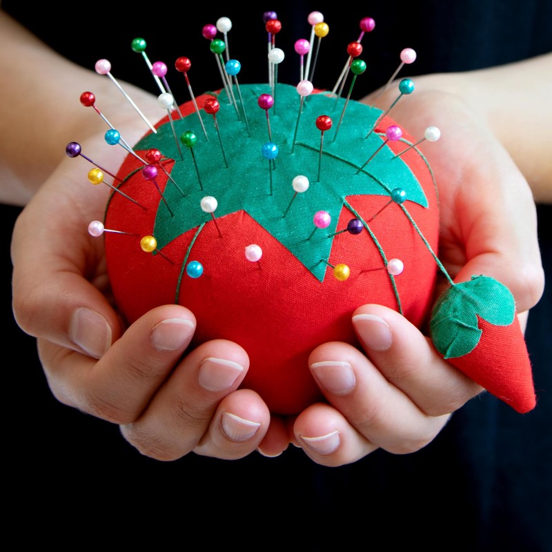 Dritz 4" Large Tomato Pin Cushion with Strawberry Emery, 1