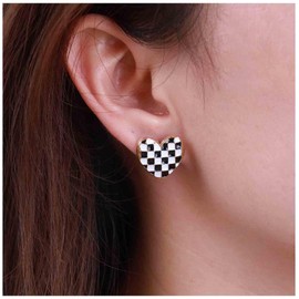 Aneneiceera Vintage Black White Heart Earrings Acrylic Black White Checked Heart Earrings Black White Striped Chessboard Heart Dangle Earrings Love Grid Earrings Jewellery for Women and Girls, Metal