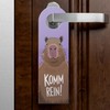 "Bleib draußen komm rein Capybara Door Hanger Signals Humorous with