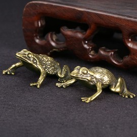 Sewroro Pack of 2 Frog Toad Figurine Small Brass Frog Statue Made of Golden Brass Craft Lucky Toads Figures Miniatures Animal Sculpture Desktop Ornaments
