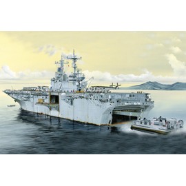 Hobby Boss USS Essex LHD-2 Boat Model Building Kit
