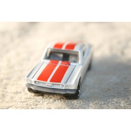 MATCHBOX  1965 PEARL WHITE METALLIC FORD MUSTANG  CHROME LINE SPINNER RIMS