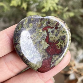 favoramulet Heart Love Crystal Thumb Worry Stone Pocket Palm Stones for Anxiety Therapy Geometry Chakra Healing Reiki Balancing, Dragon Bloodstone