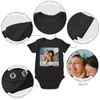 Geschenk mit Namen personalisiert by Shirtracer - Baby Bodysuit Boy
