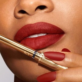 Estée Lauder Pure Color Explicit Silk Matte Labial – Color intenso en una pasada. 12 horas de duración. Cómodo, sedoso y cremoso.