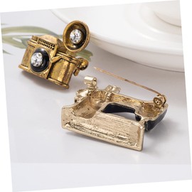 TENDYCOCO 2pcs Brooch Funny Pins Vinyl Record Decor Delicate Badge Sewing Machine Charms Men Decor Man Jewelry Vintage Decor Sewing Pin Sewing Machine Pin Retro Camera Lapel Pin Zinc Alloy