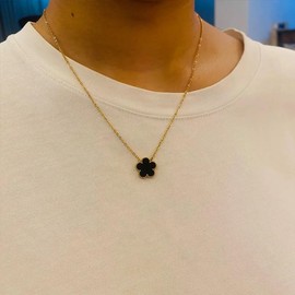 OSIRIDEH2 Clover Jewelry Set 18K Gold Plated Stainless Steel Necklace with Flower Design Four leaf clover for Women, Elegant Four Leaf Clover Necklace Floral Style Jewelry Gift, Brass, No Gemstone