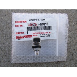 Toyota FITS: 95 - 04 TOYOTA TACOMA LICENSE PLATE LIGHT BULB W/ HOLDER QTY 1 OEM NEW