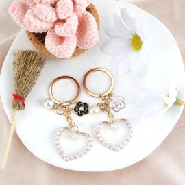 MUCOOS Elegant Keyring 2 Pack, Heart Imitation Pearl Design, Friendship Keychain, Gift for Sisters, Mother-Daughter Gift, Flower Keychain Pendant