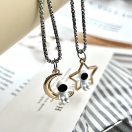 INENIMARTJ Matching Couples Astronaut Pendant Necklaces,2Pcs Stainless Steel Astronomy Spaceman Promise Mutual Attraction Jewelry Valentine's Day Jewelry for Husband Wife (D)