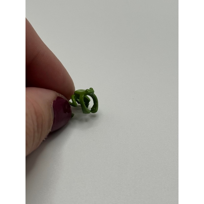 Hugging frog ear cuff | green colour | Ear Cuff