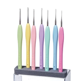 Clover Amour 0.60 mm Crochet Hook