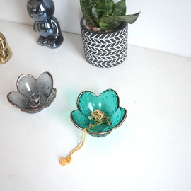 CEIERPH Green Flower Ring Dish Jewelry Tray, Small Glass Trinket Tray for Rings Earrings, Present for Wife Mom Daughter Women
