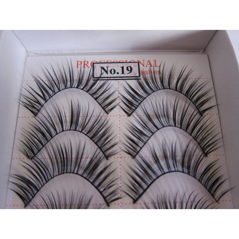Model 21 False Eyelashes No. 19, 10 Pairs