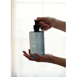 Skandinavisk ØY Hand & Body Wash, Zierapfel und Hundsrose, Wassermoose und grüne Blätter. 500 ml