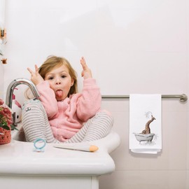 VIIJJUE Funny Bathing Giraffe Bathroom Hand Towels, Giraffe Gifts for Kids, Cute Wild Animal Decorative Hand Towels for Kids Bathroom Decor, 16x24 Inch