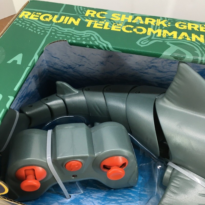 Battat TERRA by Battat Realistic RC Great White Shark New