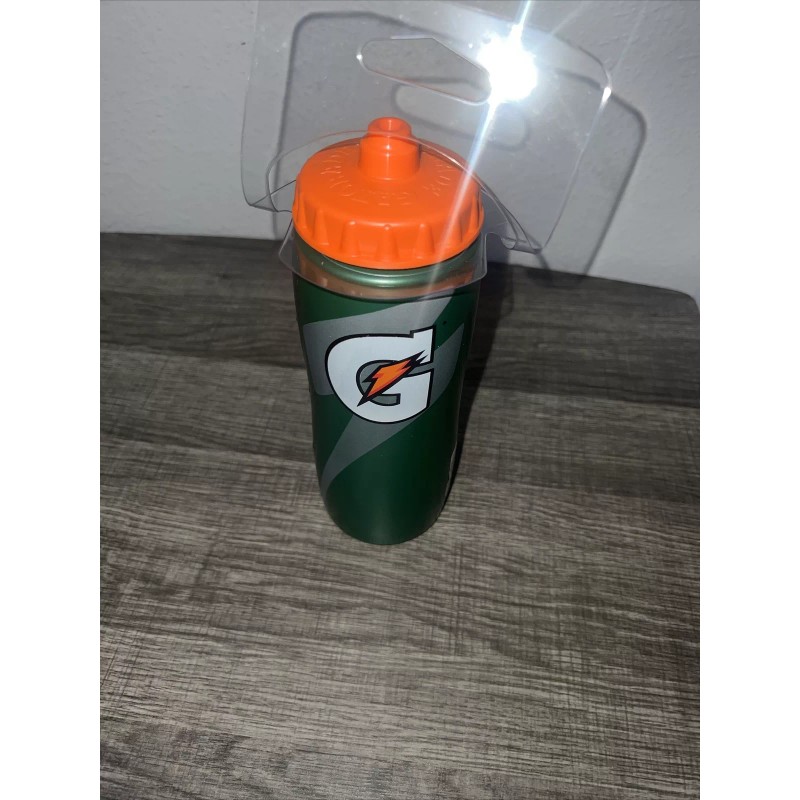 Gatorade Water Bottle 28oz Gatorskin Green Contour Style Squeeze Sports