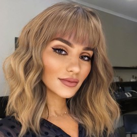 WERD Short Blonde Wig with Bangs Dirty Blonde Bob Wavy Wigs for Women Heat-Resistant Synthetic Ombre Blonde Short Wig for Cosplay Party Use