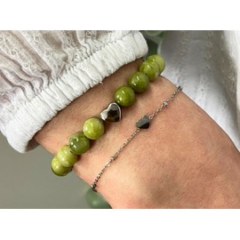 Majas Perlen Peridot Armband echt mit Perlen 8mm und Herzperle aus Edelstahl - passend Größen 16 bis 19cm - Handmade Perlenarmband Freude Toleranz Gelassenheit - Spiritueller Schmuck Damen