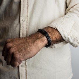 Akitsune Fides Lederarmband | Armschmuck Frauen Herren Edelstahl Männer Armband - Mattschwarz - Schwarz 22cm