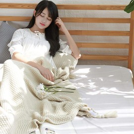 AUSTINCIAGA Knitted Blanket Plaid Sofa Bedspread Table Cloth Bedspread Nordic Warm Soft Fringe Handmade Beach Picnic All Seasons (Beige, 70x100cm)