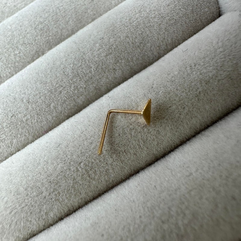 jewellerybox 9ct Gold 3mm Flat Triangle Nose Stud