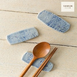 National Museum of Korea Goods Icheon Ceramics Ink Spoon Rest 2P Ceramic Tableware I agree to third party provision for foreign gift delivery / 국립중앙박물관 굿즈 이천도자기 수묵 수저받침 2P 도자기식기 외국인 선물 배송을 위한 제3자 제공에 동의합니다