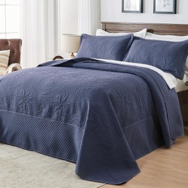 Qucover Oversized King Bedspread 132x 120, Alaska King Bedspread, 3 Piece Soft Microfiber Lightweight Extra Wide Oversized King Quilts Set, Vintage Persian Pattern, with Pillow Shams, Navy