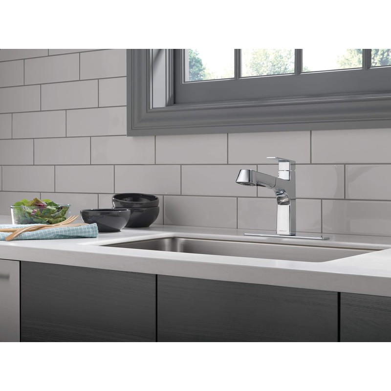 Peerless Xander Pull Out Kitchen Sink Faucet with Pull Out