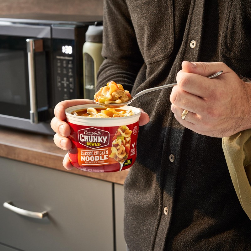 Campbell's Chunky Soup, Classic Chicken Noodle Soup, 15.25 oz Microwavable
